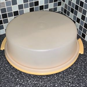 Vintage Tupperware yellow pie caddy no handle